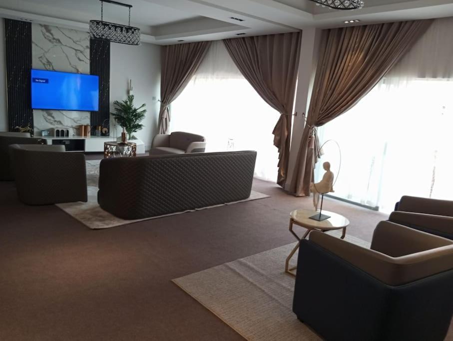 Sujimoto Residences Macdonald Lagos Buitenkant foto