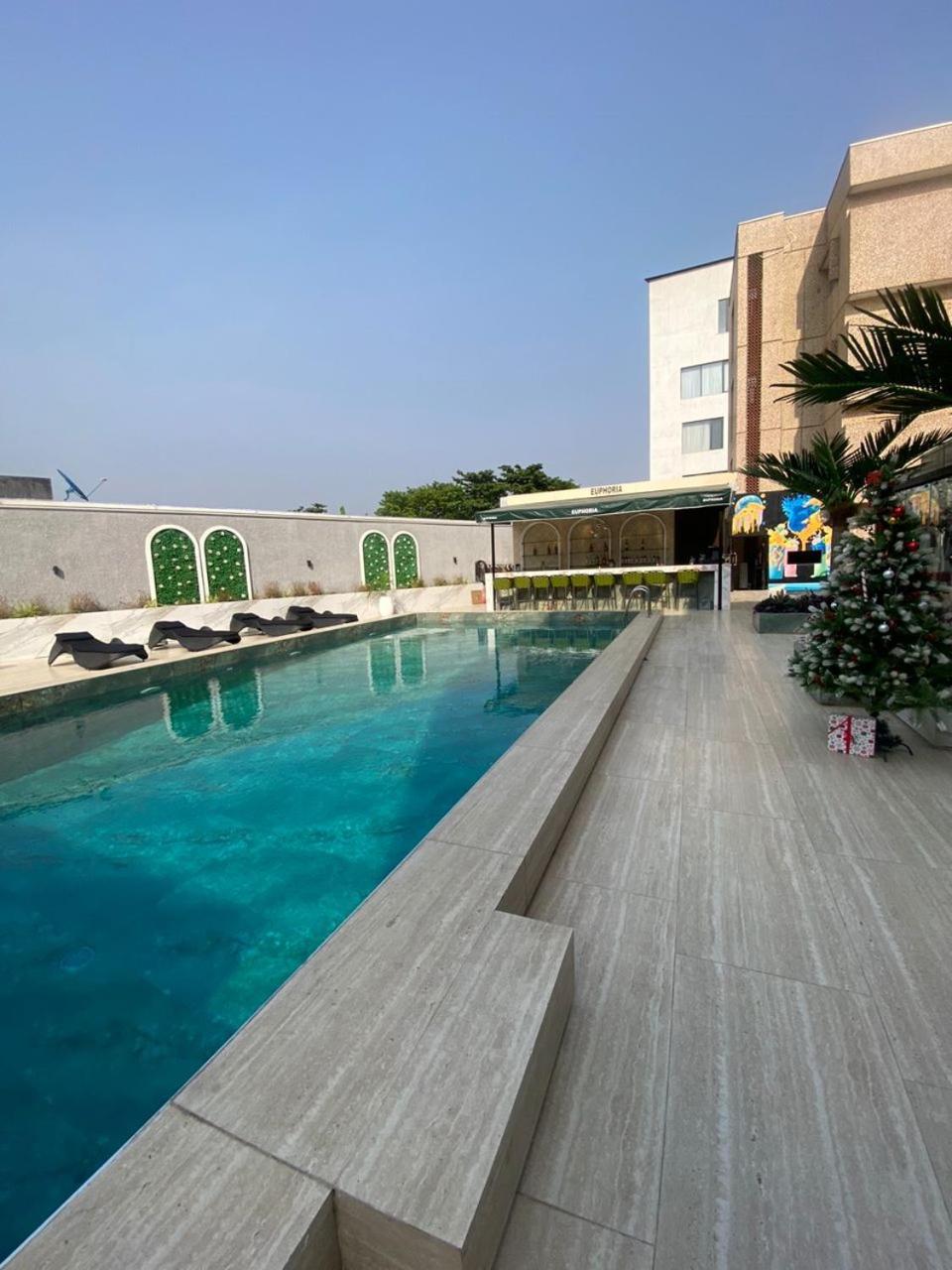 Sujimoto Residences Macdonald Lagos Buitenkant foto